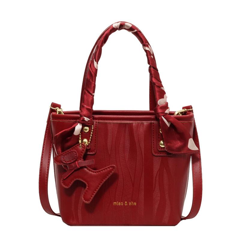 Wedding bag, high-quality texture small bag, women's bag, large-capacity new red envelope, portable bucket bag, wedding and bride messenger bag.