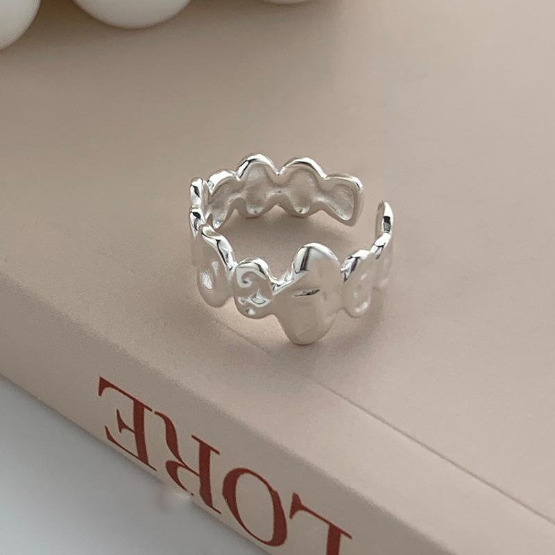 

Неровная плиссированная текстура Открытое кольцо Женское кольцо на указательный палец с высоким чувством стиля Простое нишевое дизайнерское чувство