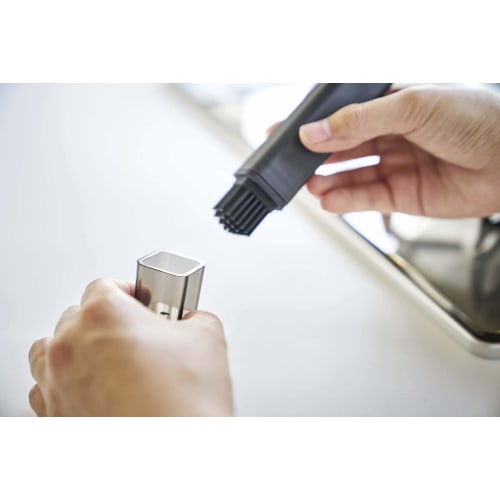 Yamazaki Tower Oil Brush with Lid, Black, Approx. W2.5 X D2.5 X H12cm, Silicone, 4355