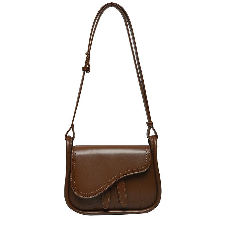 

Today s popular bags are women s new niche autumn and winter super versatile high-end textured messenger bags, small square bags. коричневый