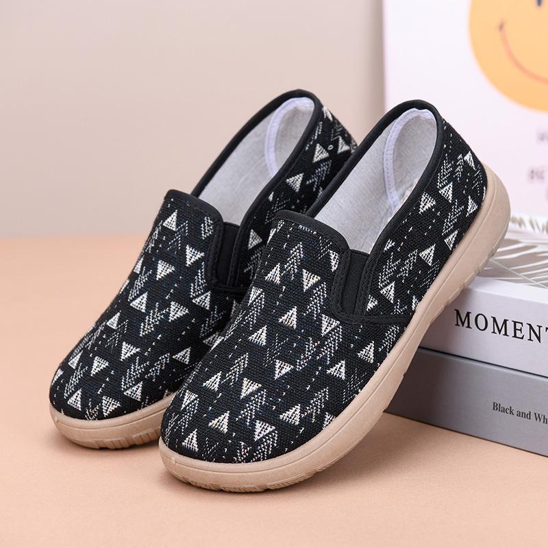 Shoes women's spring and summer new flat-soled canvas shoes lazy mother shoes soft-soled cloth shoes women's single shoes