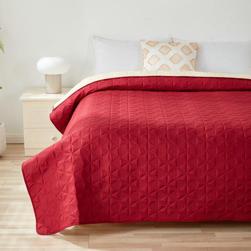 Pet Waterproof Insulation Pad Washed Quilted Embossing Craft Bedspread Large Size Waterproof Non-Slip Bed Sheet