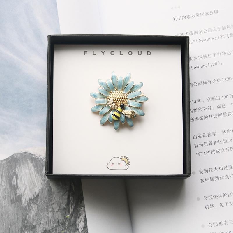 Cute Chrysanthemum Bee Brooches Gift For Women Fashion Lady Clothes Jewelry Hijab Pins Broach Pins Luxury Broche Bee Brooch
