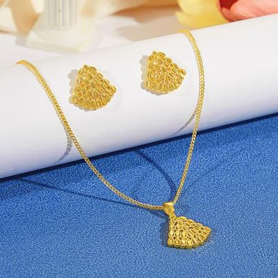 CMM 2PCS Retro Palace Jewelry Set Foglia d'oro Forma Spazzolato Artigianato Clavicola Catena Pendente Collana Orecchini Accessori per Gioielli da Festa da Donna