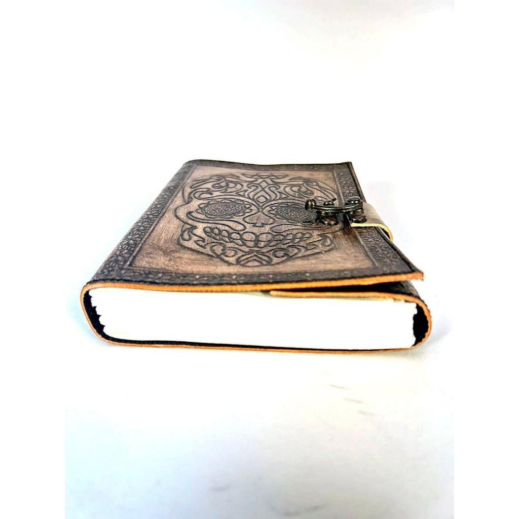 Bloco de notas diário com capa de couro em relevo para mulheres e homens Diários de viagem Vintage Artesanal Caveira em relevo Caderno de diário antigo 7X5 polegadas