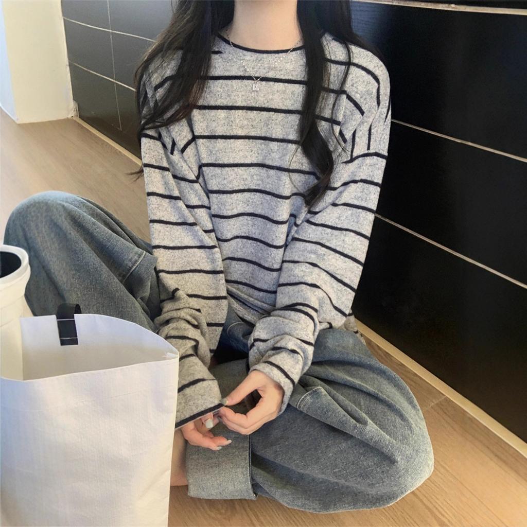 Grey striped long-sleeved T-shirt women's early autumn new Korean lazy style loose and thin age-reducing casual crew neck top