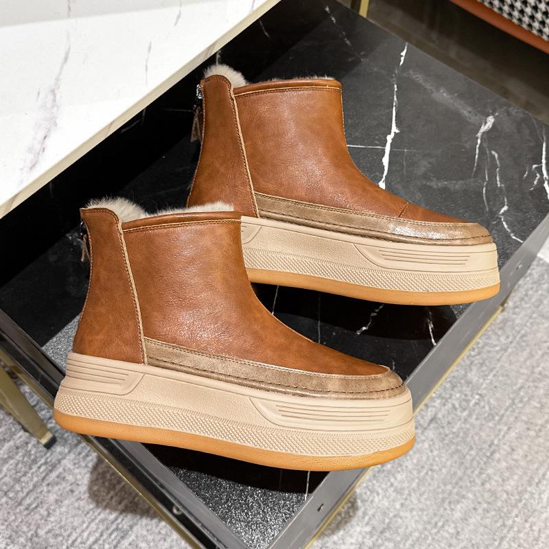 

Модные женские зимние ботинки AIYUQI 2025 Новые на толстой подошве Нескользящие Женские короткие ботинки Большого размера Теплая женская зимняя обувь Ботильоны 43 коричневый