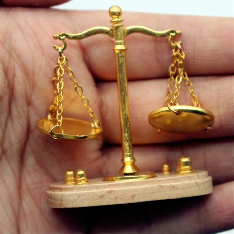 1/12 Scale Realistic Antique Balance Scale Wood & Alloy Build Miniature Dollhouses Furniture