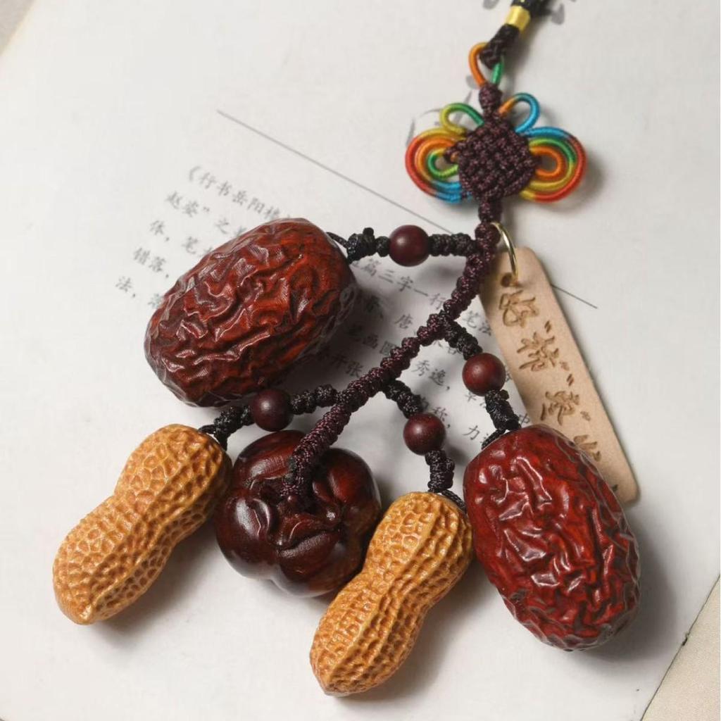 Top Mother's Day & Children's Day Wooden Keychain Gift: 'Good Things Happen' Souvenir
