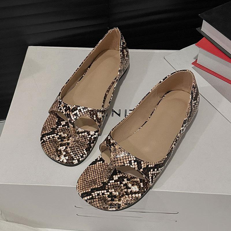 

Soft leather version~ niche color aesthetics fashion toe sandals women s 2025 new open-toe flat casual shoes trend 40