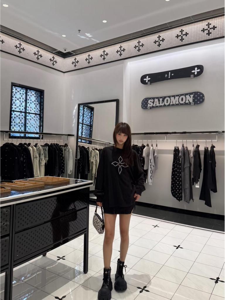 SMFK Black Magnolia Oversized Long-Sleeve Cotton Sweatshirt – Autumn/Winter Edition