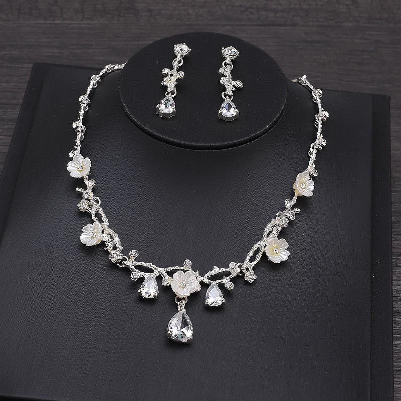 Elegantní set náhrdelníku a náušnic z křišťálu pro svatby a večírky