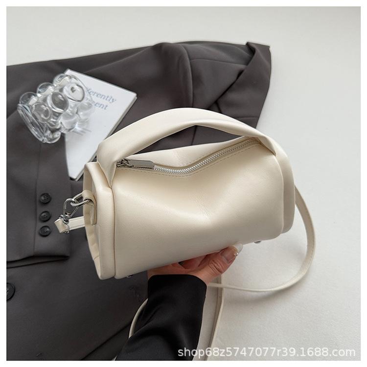 Simple Small Bag Women's New Niche High-end Sense Versatile Casual Work Commuter Bag Portable Messenger Pillow Bag