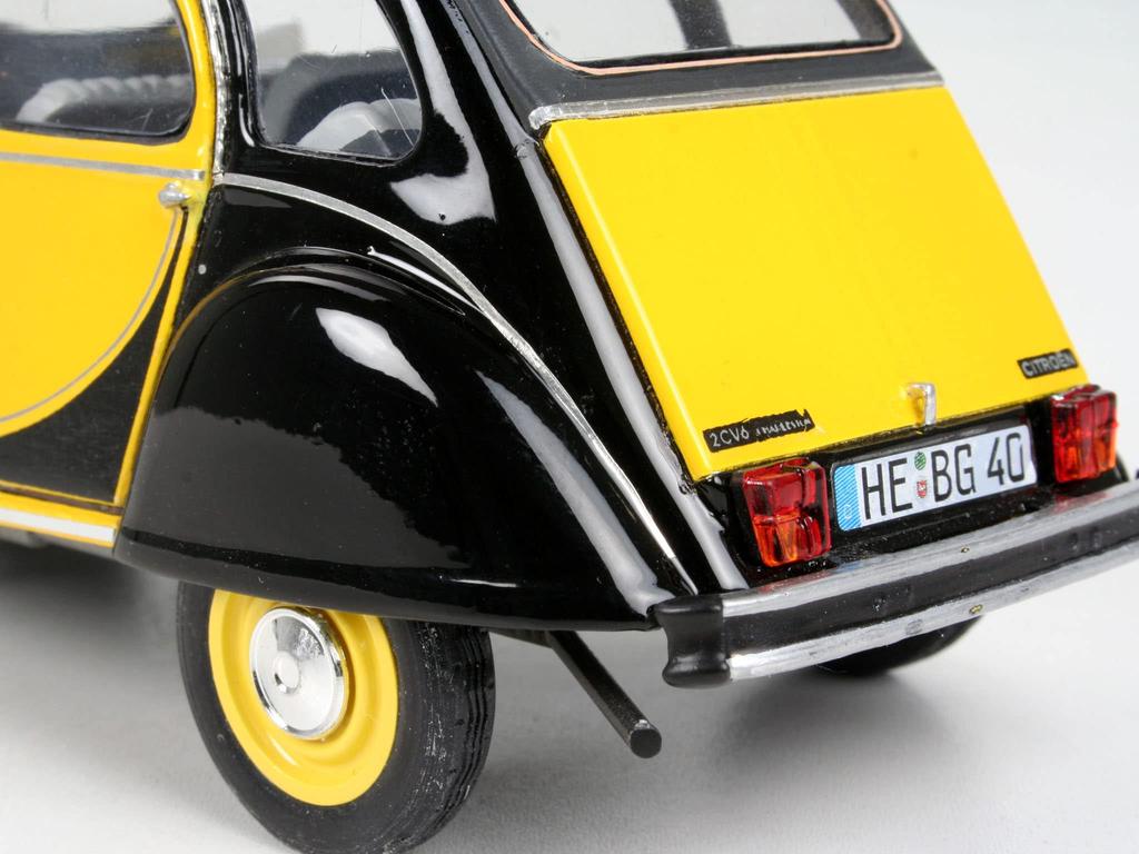 Revell 2CV Plastic Model Kit 1/24 Citroën (Germany)