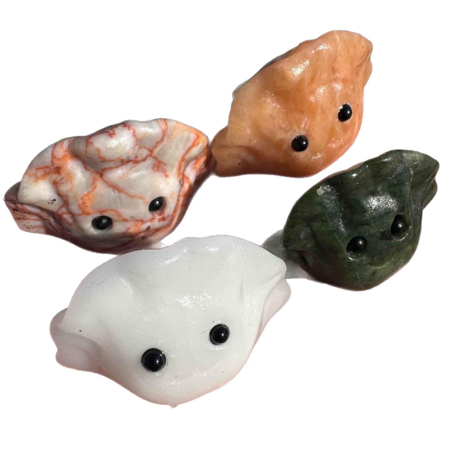 

Natural Green Jade Dumpling Buns Carving Ornament – Semi-precious Stone Decor Dumplings in Steamer (4 Mixed Materials)