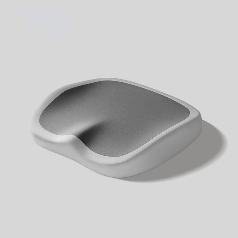 

1 шт. Подушка сиденья из пены с эффектом памяти для автомобильного/офисного кресла с поддержкой и нескользящим основанием. Эргономичная подушка для комфорта бедер для длительного сидения.