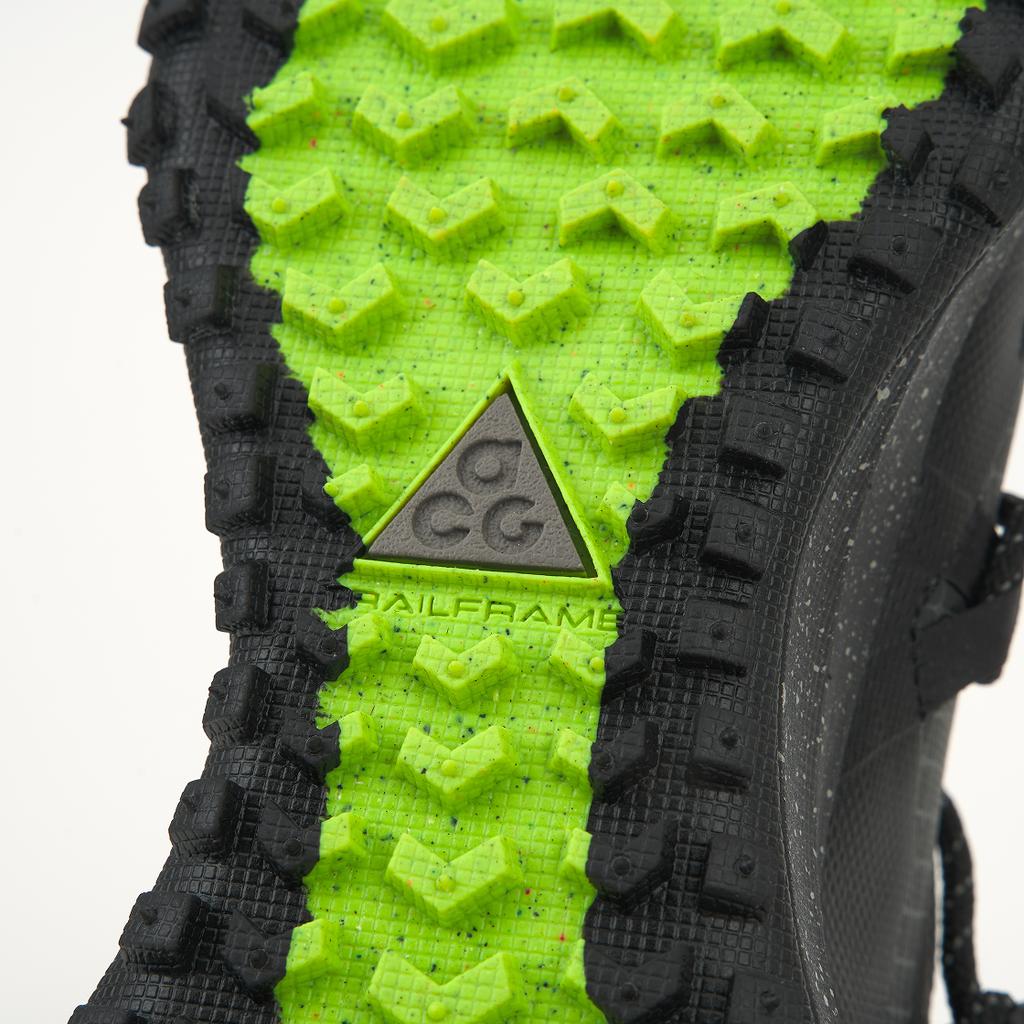 Nike ACG Mountain Fly Low GTX SE Dark Smoke Grey Men Sneakers Black Iron-Grey DD2861-002