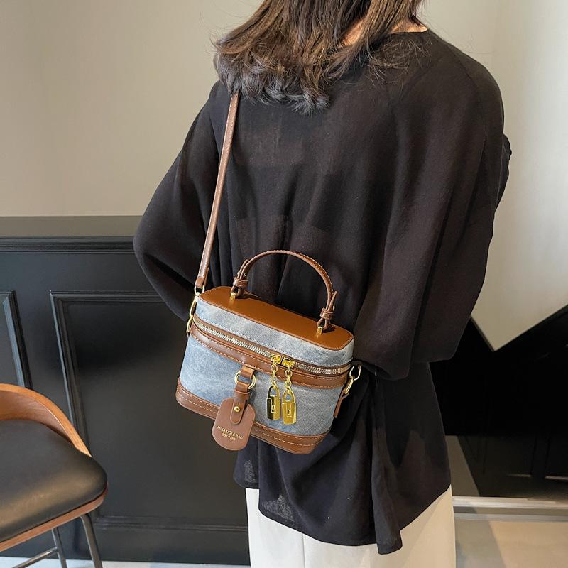 Niche Design Bag Women's Bag 2025 New Box Bag Portable Small Square Bag Fashionable and Simple Single Shoulder Messenger Women's Bag