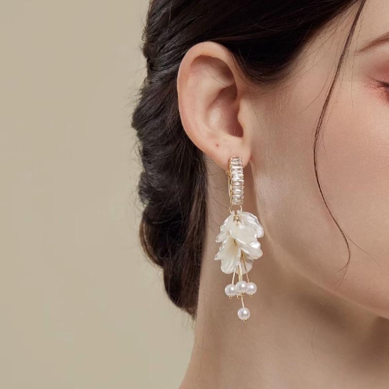 Sophisticated Silver Pearl Seashell Tassel Earrings: Elegant Light Luxury Dangle for Women