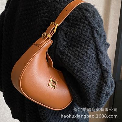 Sac à bandoulière grande capacité texture premium sous le bras pour femme, nouvelle mode automne-hiver 2025, sac boulette, sac à bandoulière simple et polyvalent