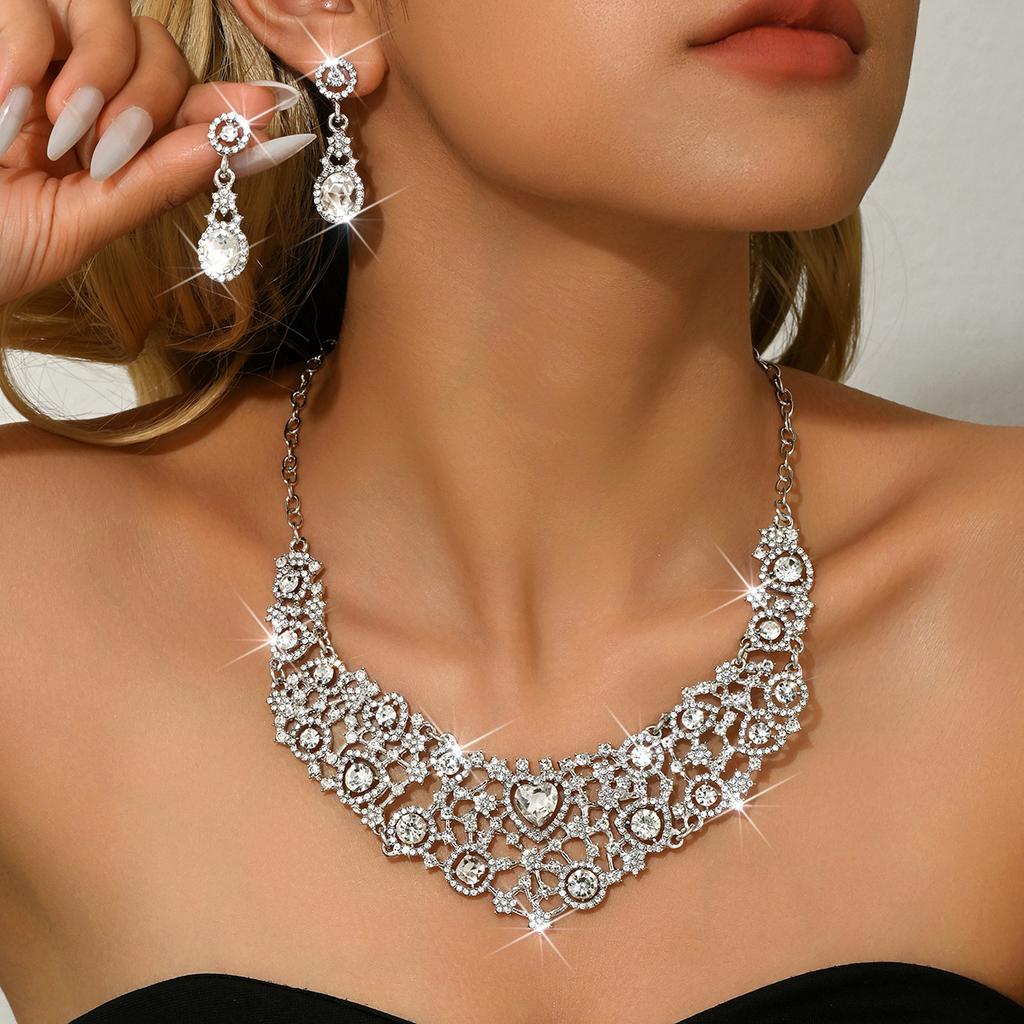 European Retro Alloy Inlaid Diamond Heart Earrings Necklace Set Wedding Banquet Versatile Set Female