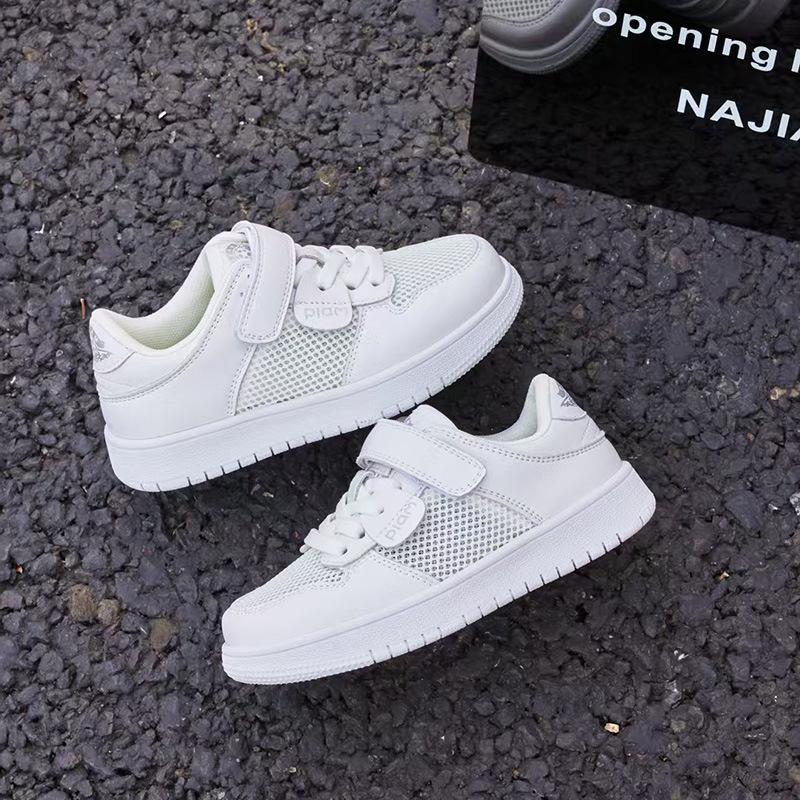 

Children s shoes 2025 summer new boys and girls mesh hollow sports little white shoes breathable casual soft baseplate shoes 26-30 yards 5 pairs in one hand