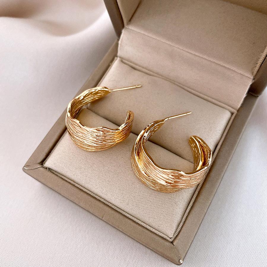 Silver needle double-layer texture C-shaped stud earrings women s European and American simple design versatile earrings earrings
