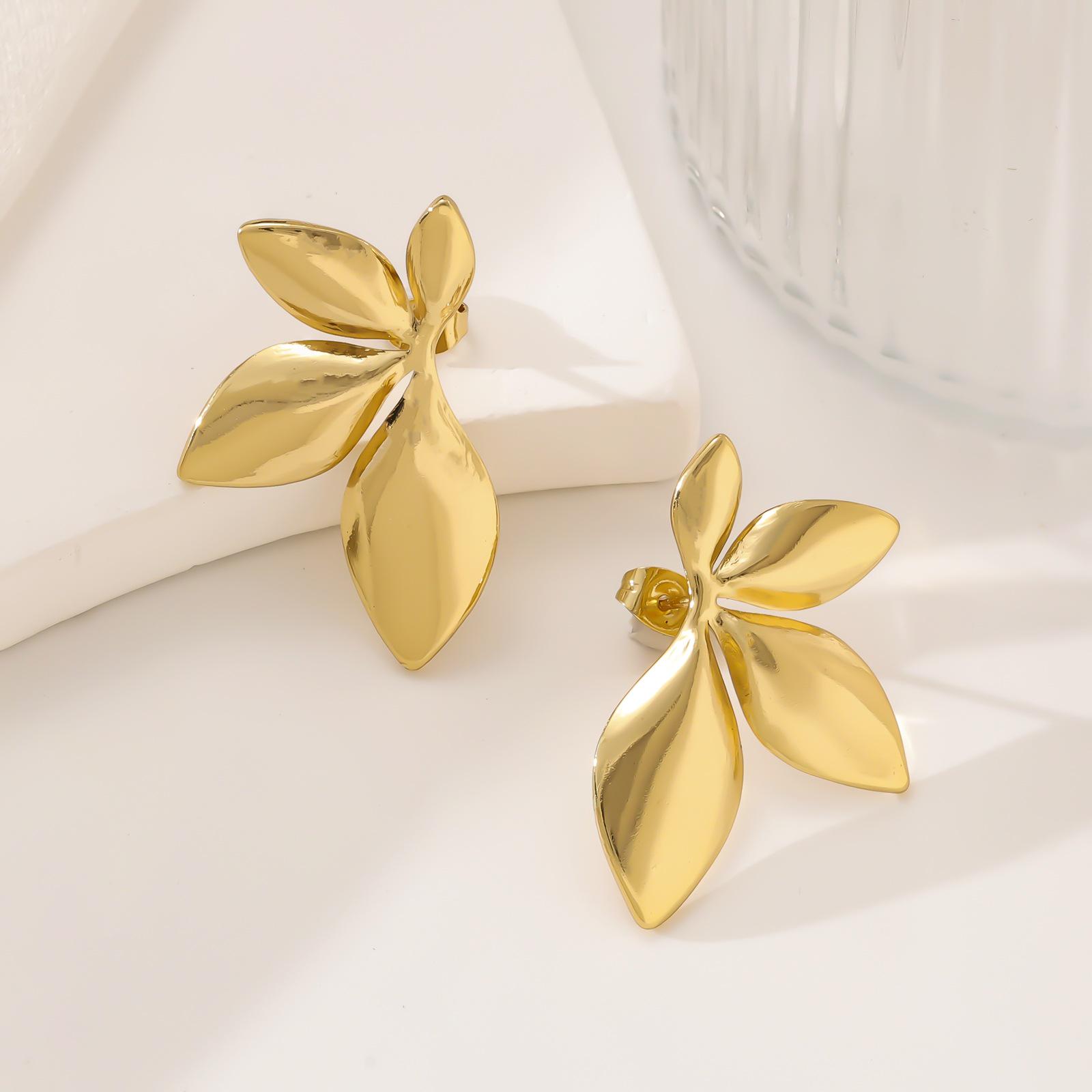 European INS Style 18K Gold Titanium Steel Leaf Flower Earrings - Simple, Versatile Stainless Steel Stud Jewelry
