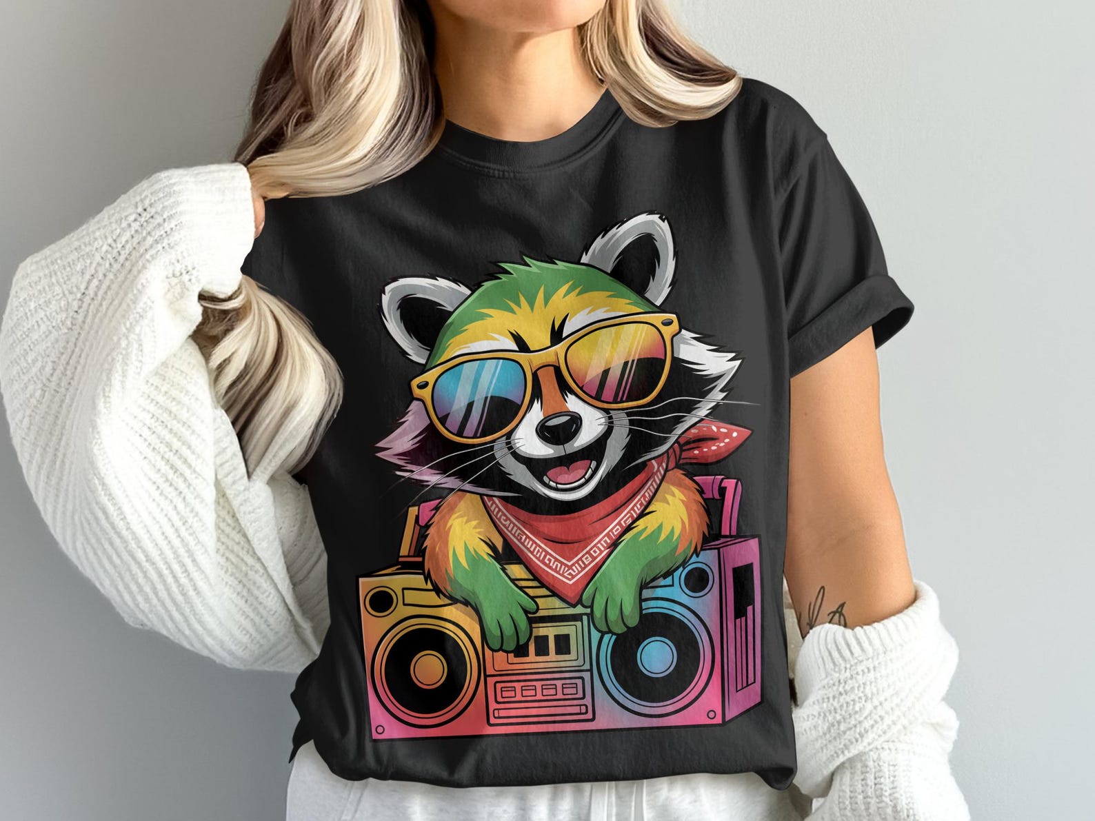 Cool Raccoon T-Shirt, Boombox Graphic Tee, Funny Animal Shirt, Retro 80s Style, Gift for Music Lover, Raccoon Lover T-Shirt 4XL