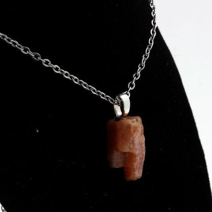 Pierres et Minéraux. Collier Pierre de Soleil d'Oregon brut. 15.36 ct. Oregon, USA.