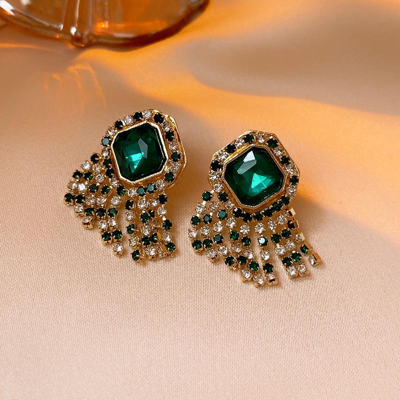 Exquisite Green Gem Dangle Earrings with Silver Needle - Elegant Statement Jewelry for Every Occasion