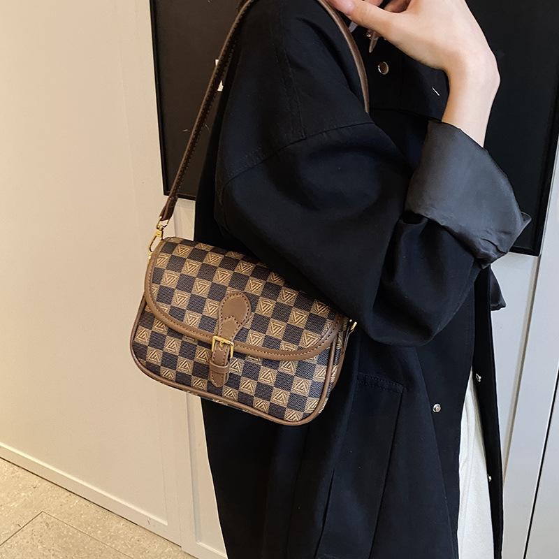 2025 Trendy Women's Crossbody Bag with Wide Strap - Chic Floral Design