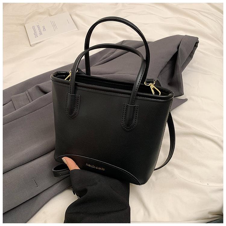 

Заказ клиента высококлассная маленькая сумка контрастного цвета женская 2025 новая популярная в иностранном стиле универсальная сумка-мессенджер женская сумка через плечо чёрный