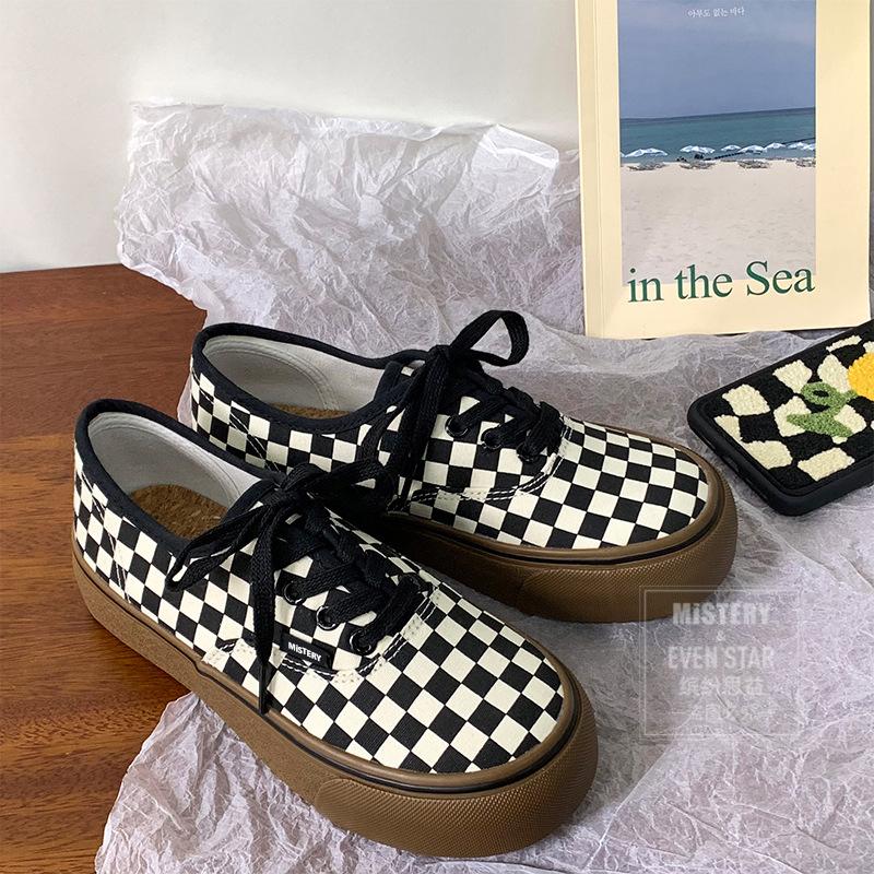 Black and white plaid shoes women's new round head canvas shoes women's shoes 566