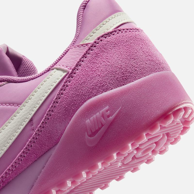 Nike NIKE TERRA MANTA SUEDE Women's Sports Shoes IO7802