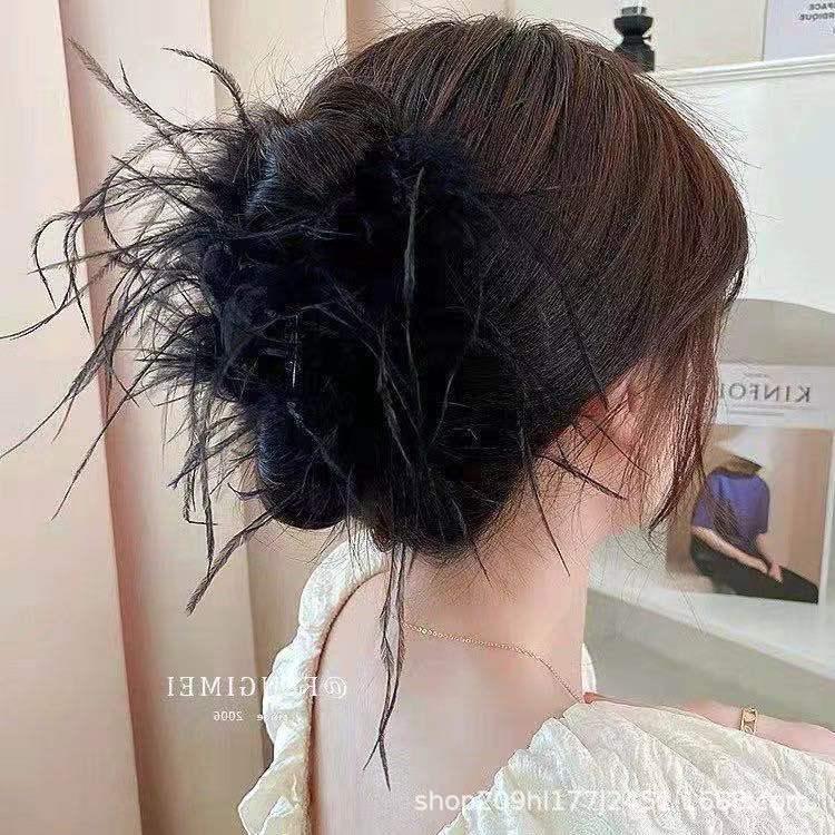 Luxe Ostrich Feather Hair Claw for Women - Stylish, Large Shark Clip Hairpin