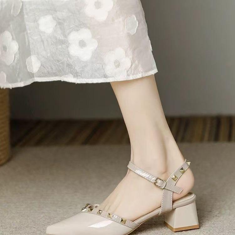 Einzelner Schuh Design Sinn Nischenmode High Heels 2025 Sommer neu Französisch dicker Absatz Wort mit Taschenkopf Sandalen Frauen