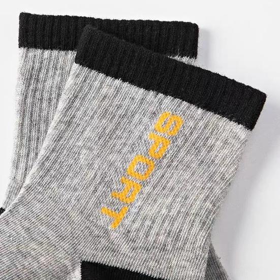 5 Pairs Men's Crew Socks Moisture-Wicking Athletic Socks Soft Breathable