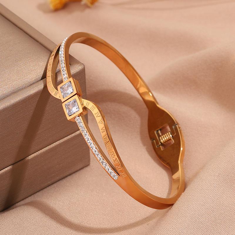Hot-selling titanium steel bracelet, girls' high-end sense of fashion, popular light luxury in Europe and the United States, Gypsy star love diamond