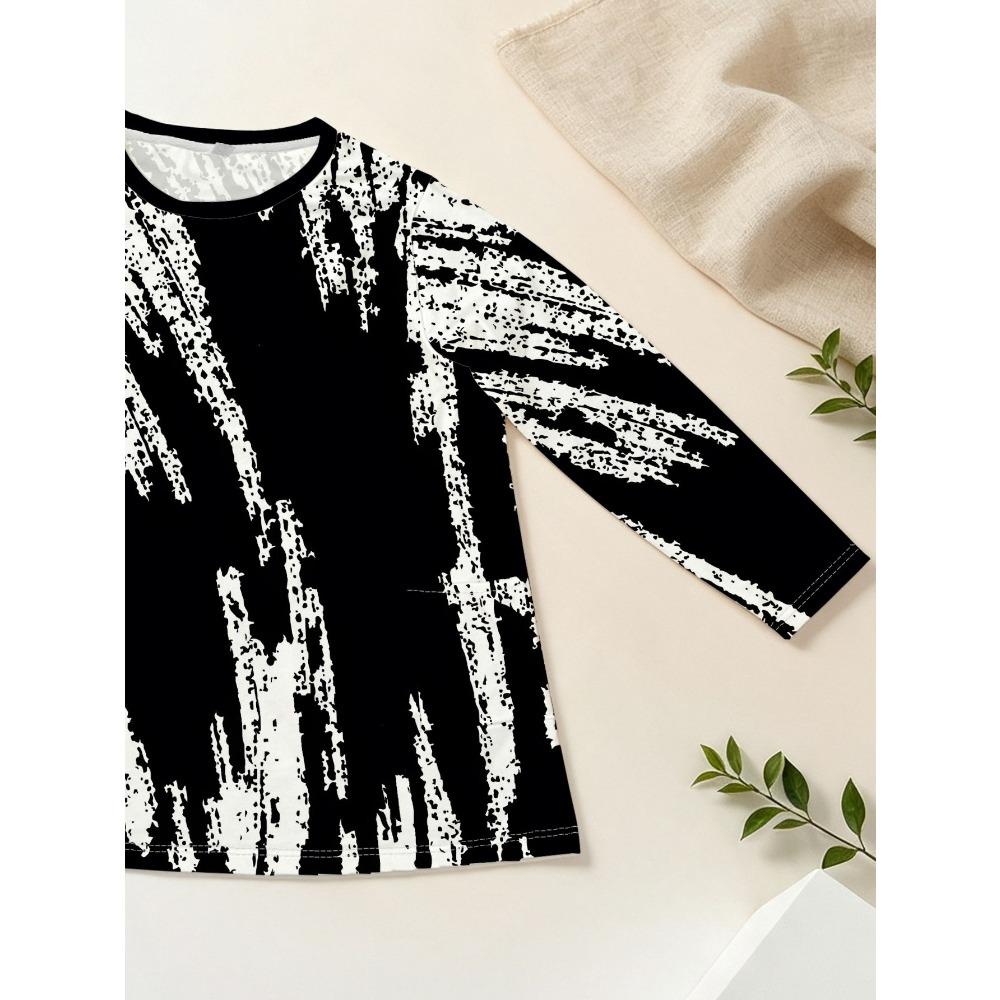 Women's Plus Size with Pocket Design Stylish Black and White Abstract Printed Loose Long Sleeve Top