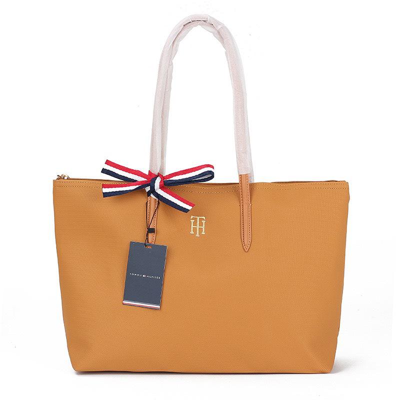 Women's Large-Capacity Lightweight Commuter Bag - Chic and Functional for Outdoor Use