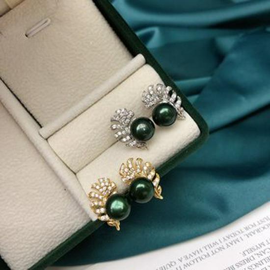 Elegant Feather-Style Stud Earrings with 8-9mm Freshwater Pearls 8-9mm