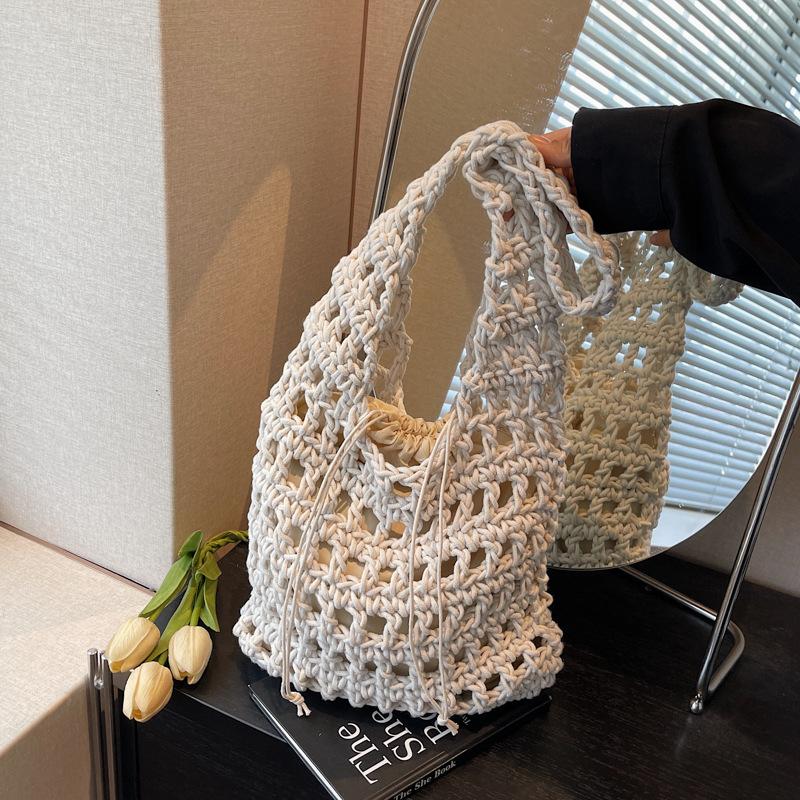

Niche woven bag women s new retro hollow shoulder bag, loose beach tote bag покинуть белый