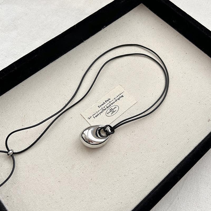Korean blogger same Doudou pendant long necklace women's high-end niche design sweater chain collarbone chain accessories