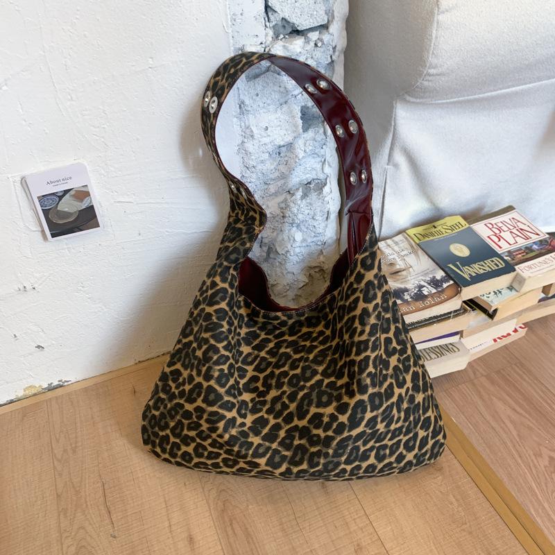 

Leopard print bag women s large-capacity new autumn and winter versatile casual shoulder shopping bag work tote bag
