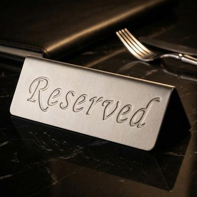 2 Stück doppelseitige Reserviert-Schilder für Tische, Edelstahl, geätztes Design, Tischaufsteller, Platzkarten, Silber, 4,7 x 1,6 Zoll Tischschild