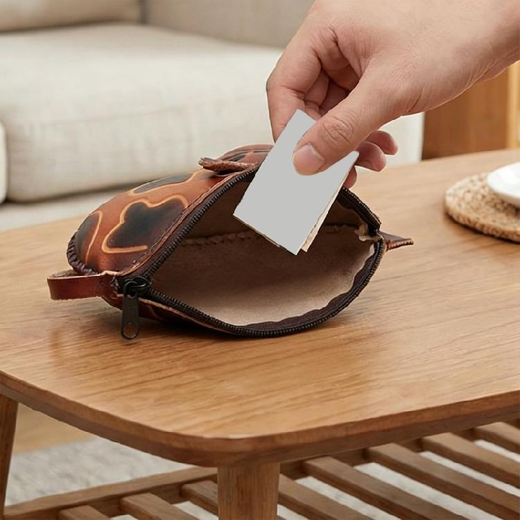 Praktische zweifarbige Leder Schlüsselanhänger Tasche Zubehör Gestaltet Mit Cartoon Rinderfigur Und Kratzfester Auskleidung