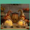 Exklusiver Thanksgiving-Gnom mit beleuchteter Mütze und fröhlichem Sonnenblumenmotiv