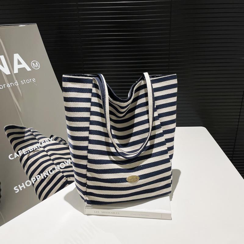 Bags Women's Large Capacity 2025 New Spring Leisure Shoulder Shopping Bag Leisure Foreign Style Class Commuter Tote Bag