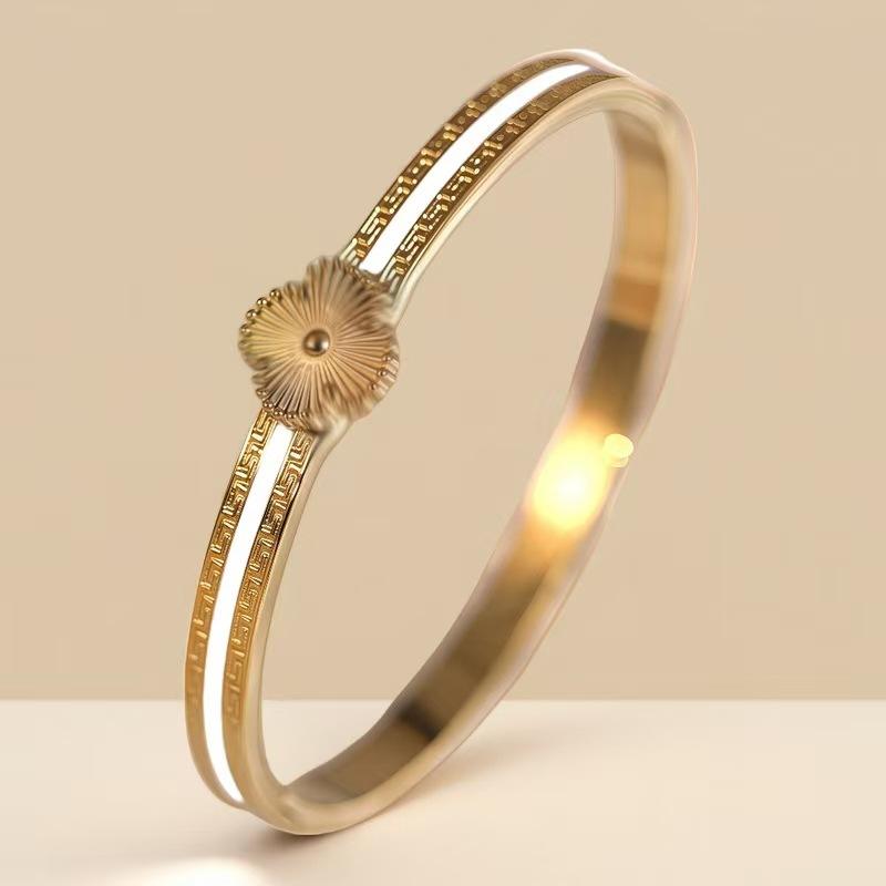 Lucky Four-leaf Clover Women s Light Luxury Enamel High-end Bracelet One Size(16-22CM)